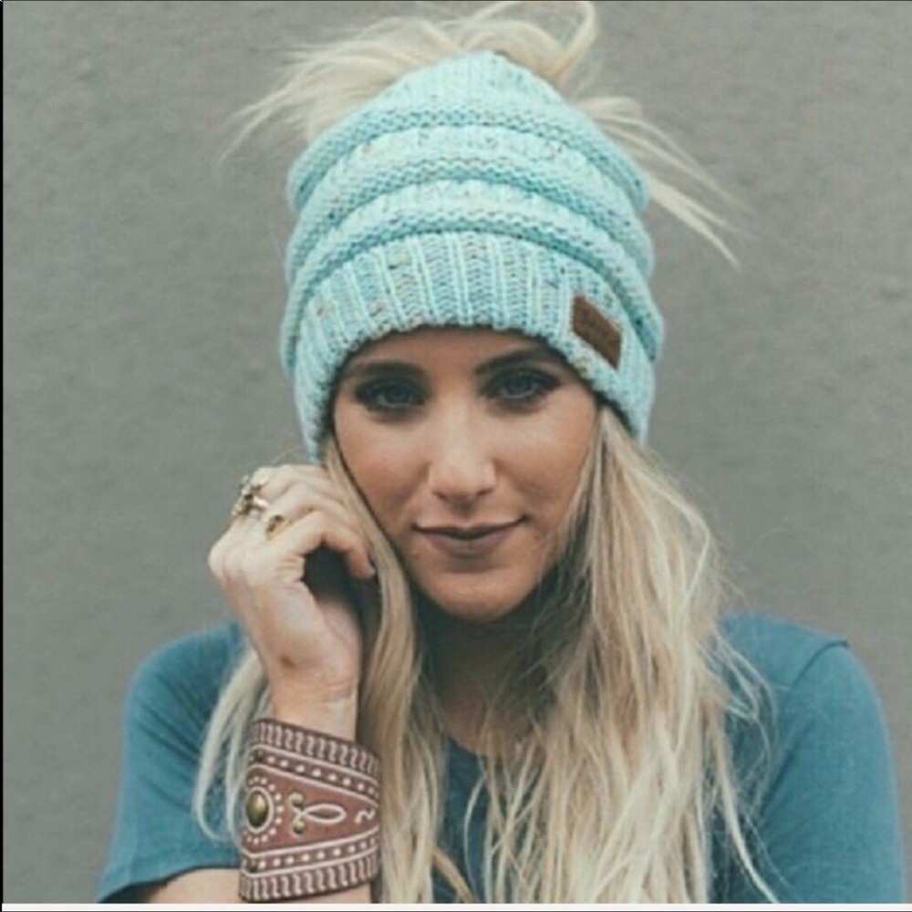 🦋NEW LOWEST PRICE-BLUE MESSY BUN BEANIE HAT🦋